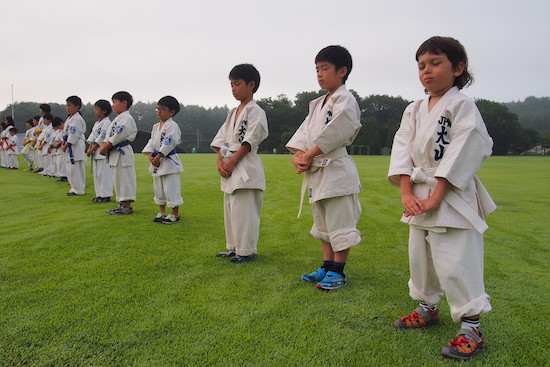 2015 サマーキャンプ 2日目 早朝 黙想 白帯