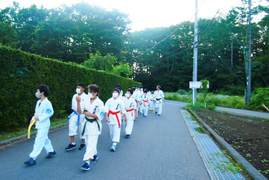 2023 夏合宿 最終日 あさんぽ 木漏れ日2